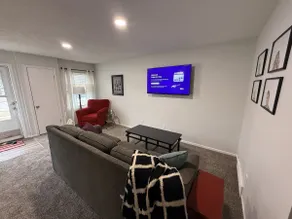 The Rosebud - Pet Friendly Duplex near Downtown - Image 3