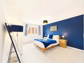 Modern 4-Bed Spacious Home with EV and Parking x3 - Image 4