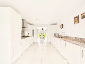 Modern 4-Bed Spacious Home with EV and Parking x3 - Image 5
