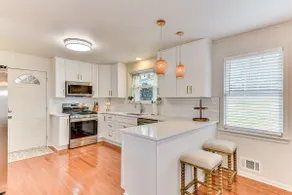 Renovated, Charming! 12 min to Med. Dist, 5 beds! - Image 3