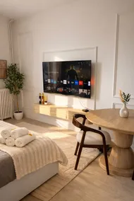 Elegant Paris Apartment • 15 min from Arc de Triomphe - Image 3
