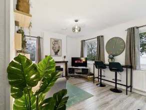 Cosy Woodland Cottage | Sea Views & Beach Access - Image 3