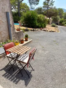 Charming studio with private pool - Image 5
