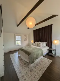 Spacious, Chic, Central - Image 4