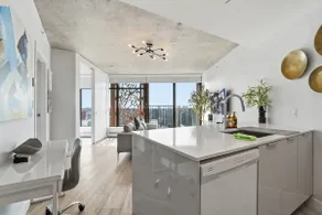 Prime Downtown Location 39th Floor Stunning Views! - Image 3