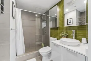 Prime Downtown Location 39th Floor Stunning Views! - Image 5