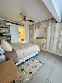 Modern apartment with ocean view - Image 4