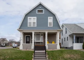 Mission House: Historic 4BR Near Downtown - Image 5