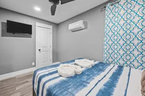 Pool in Houston Heights Getaway+Free Park - Image 3