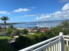 Enjoy the spectacular views of Lake Illawarra. - Image 4