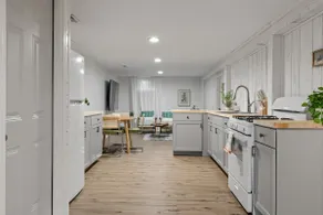 Walk out Basement Garage Included! Pet's Allowed! - Image 3