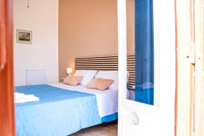 Beachfront Apartment - Private Beach Access - WiFi - Image 3