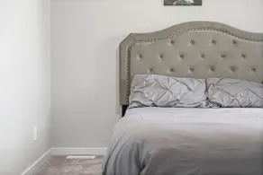 Serene n Relaxing Suite Near YEG |Free parking - Image 4