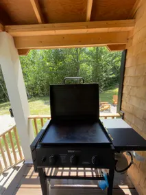 Black Cabin Retreat-2BD/1B/Hot Tub/Ac/Wi-fi/W/D - Image 5