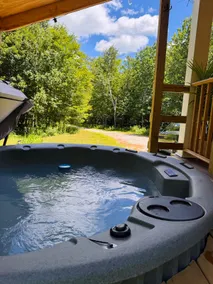 Black Cabin Retreat-2BD/1B/Hot Tub/Ac/Wi-fi/W/D - Image 2