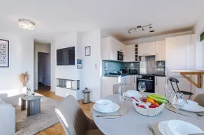 Stylish MCR 1BR Apt Etihad Coop Live Parking - Image 2