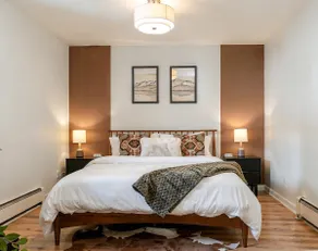 Walkable Downtown Location with Mountain Views - Image 5