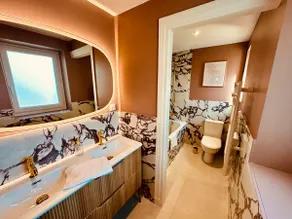 Top Floor – Panoramic Sea View - Image 2
