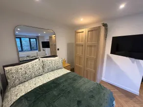 The Haven Luxury Studio Apartment with parking - Image 5