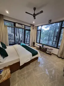 Kasauli 180° Valley View |Café •Parking| Pets|24*7 - Image 3