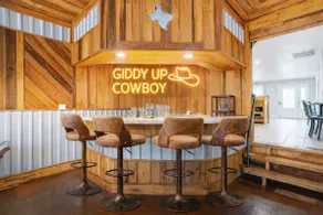 Lakefront House for 20 | Dock, Pool, Game Room - Image 4