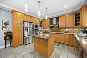 Bright & Cozy Detached Home ~ Sleeps 8 ~ 3.5 Baths - Image 5