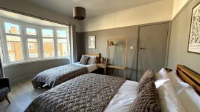 The Marina - 3 Bedroom Luxury Holiday Home - Image 4