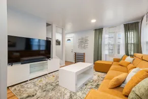 Naperville Escape, King Bed, Parking, Crib, Patio - Image 2