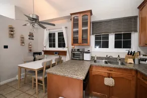 Cozy Townhouse Near Everything in Saskatoon - Image 4