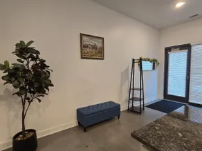 Slate & Sunflower - NEW 2bdrm/2bath Loft! - Image 3