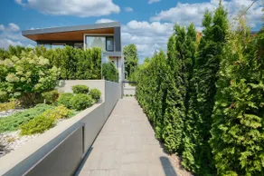 Modern Mountain View Villa - Image 2