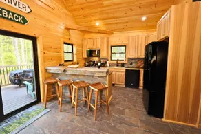 Deertrail Cabin•Sleeps 11•Sled & ATV from the Door - Image 4
