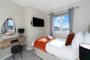 Deluxe 3 Bed House, Dunfermline - Image 2