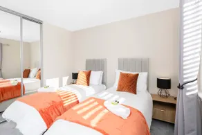 Deluxe 3 Bed House, Dunfermline - Image 3
