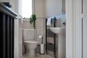 Deluxe 3 Bed House, Dunfermline - Image 4