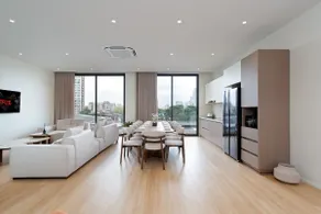 5BR Penthouse in Sukhumvit 650m to BTS Ekamai - Image 2