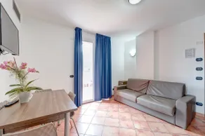 BiloPlus bedroom and living room with kitchen - Image 2