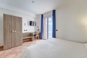 BiloPlus bedroom and living room with kitchen - Image 4