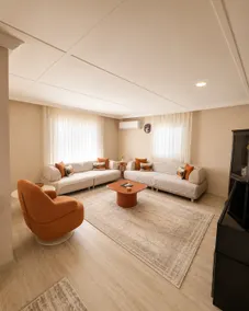 Cozy Retreat Near Airport Patio & Nature - Image 3