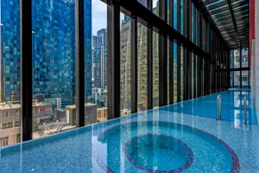 Luxury CBD Skyline Apartment - Pool, Gym & Sauna - Image 4