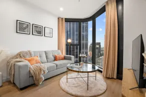 Luxury CBD Skyline Apartment - Pool, Gym & Sauna - Image 2