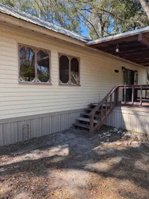 Wood-Crafted Oasis | Mins to Ichetucknee Springs! - Image 2