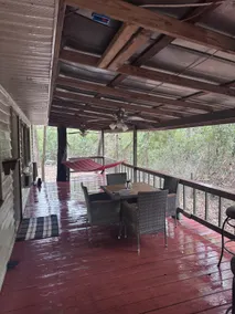 Wood-Crafted Oasis | Mins to Ichetucknee Springs! - Image 4