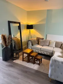 Petite Apartment in Denham - Image 3
