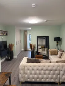 Petite Apartment in Denham - Image 2