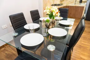 Spacious Apartment Near the Airport | Pet Friendly - Image 3