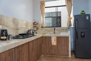 Spacious Apartment Near the Airport | Pet Friendly - Image 4