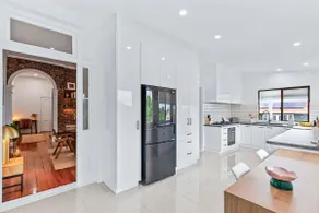 Beautiful Art Deco Apartment in New Farm - Image 5