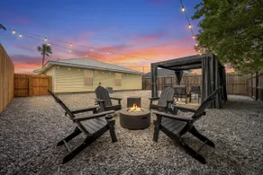 Sunset Beachside Getaway, 6 mins WALK to the Beach - Image 2