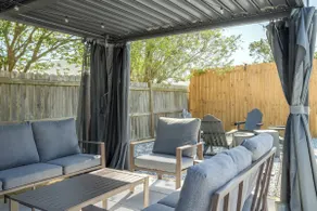Sunset Beachside Getaway, 6 mins WALK to the Beach - Image 4